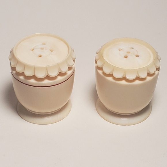 FREE WITH PURCHASE 🌟Vintage  Bakelite Mini Salt & Pepper Shakers Art Deco 1920s - Picture 1 of 4
